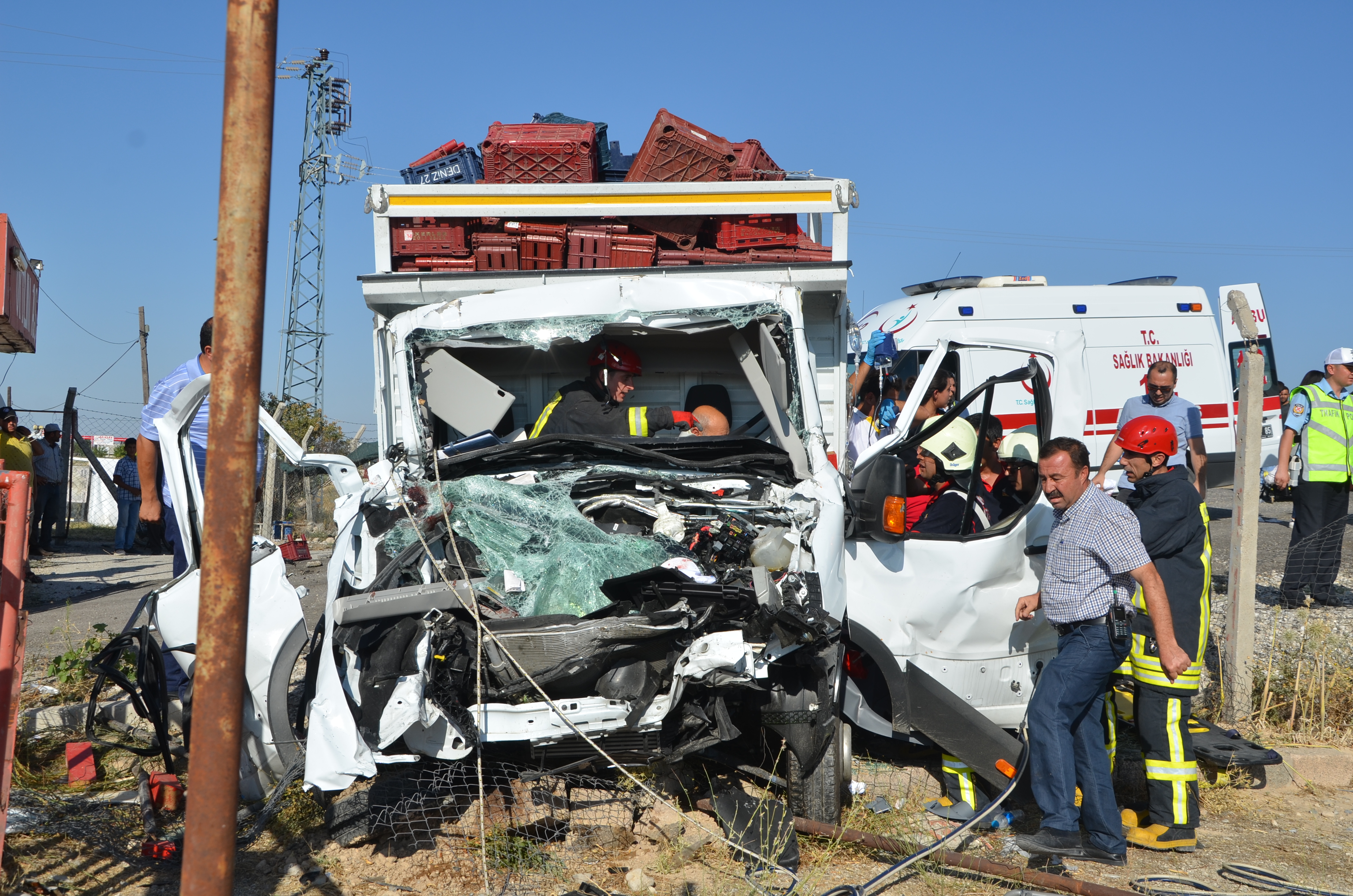 Kamyonet Arkadan Kamyona Çarpttı: 2 Yaralı
