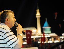 Başkomutanımız Gibi Dik Duracağız