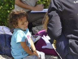 Minik Hatice, Kazada Yaralanan Annesinin Başında Ağladı