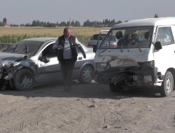 Otomobil İle Minibüs Çarpıştı: 10 Yaralı