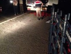 DOMATES YÜKLÜ TIR DEVRİLMEKTEN SON ANDA KURTULDU!