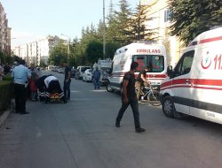 Motosikletin çarptığı 2 yaya yaralandı!