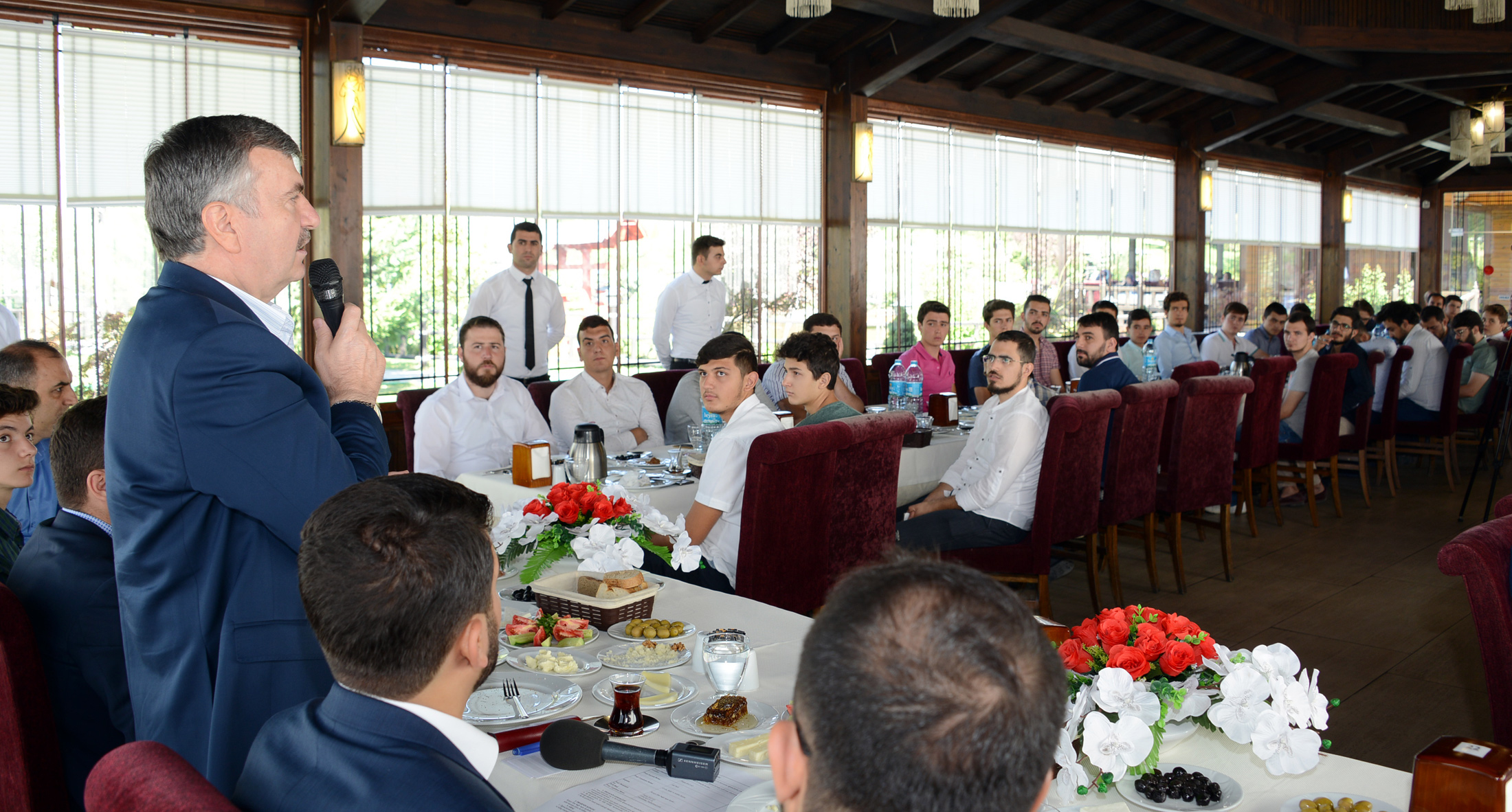 Ülkeyi Daha İleriye Taşıma Sorumluluğu Gençlerdedir