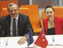 Konya'da Tekstil Sektörüne Tasarımcı Yetiştirilecek