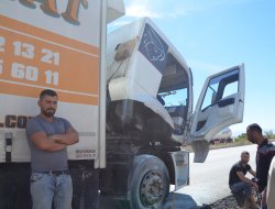 Kamyon Yanmaktan Son Anda Kurtarıldı