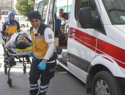 Kamyonetle Otomobil Çarpıştı: 6 Yaralı