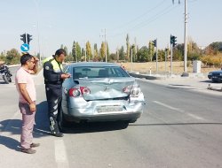 KAMYON OTOMOBİLE ÇARPTI