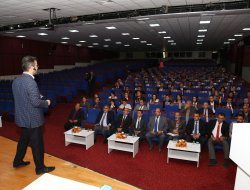 Belediye Personeline Hizmet İçi Semineri