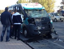 Minibüs ’ün Çarptığı Liseli 2 Genç Hayatını Kaybetti