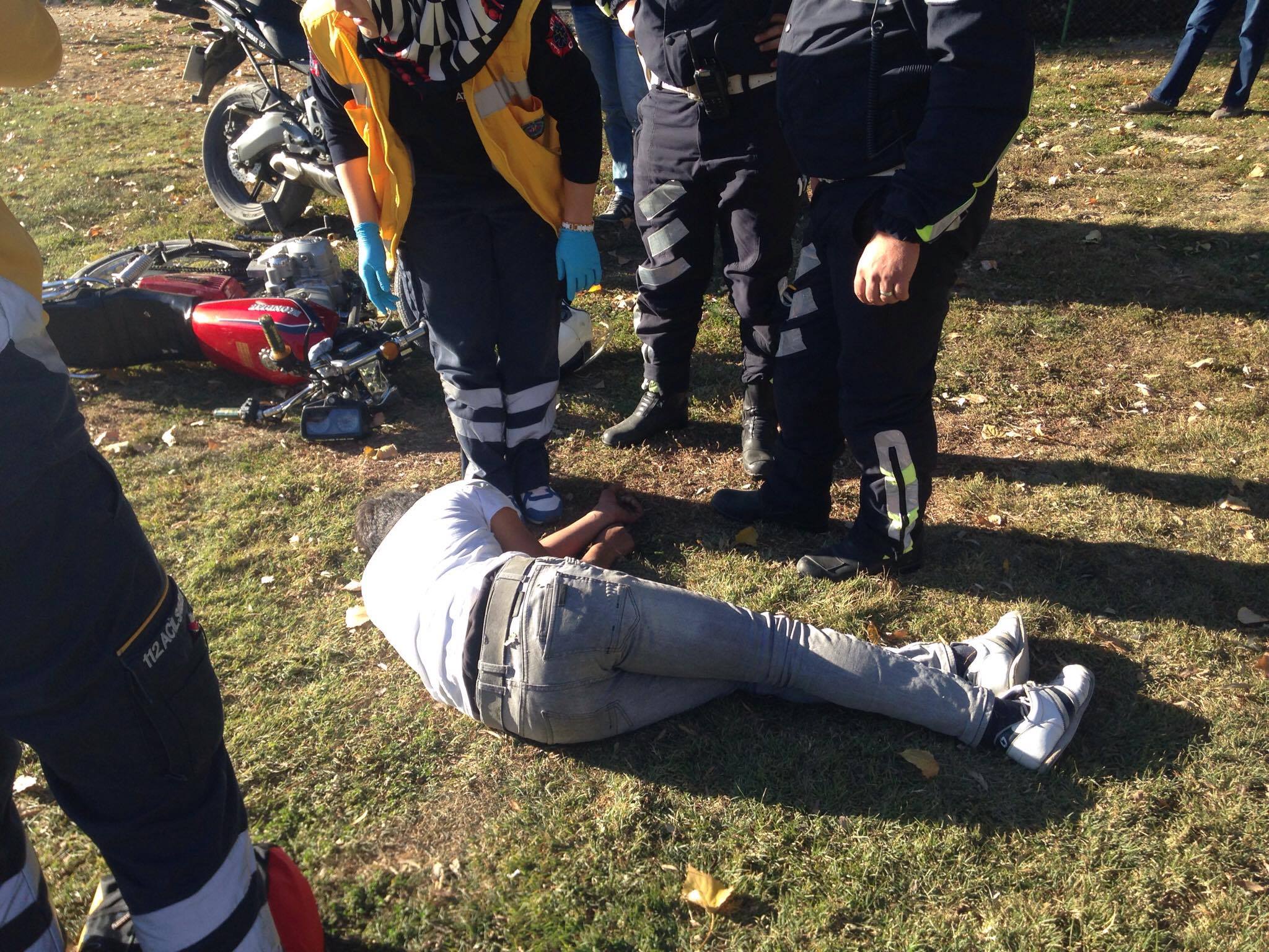 Regülatörde genç motosiklet sürücüsü kazada yaralandı