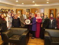 AK Parti Kadın Kollarından Başkana Ziyaret