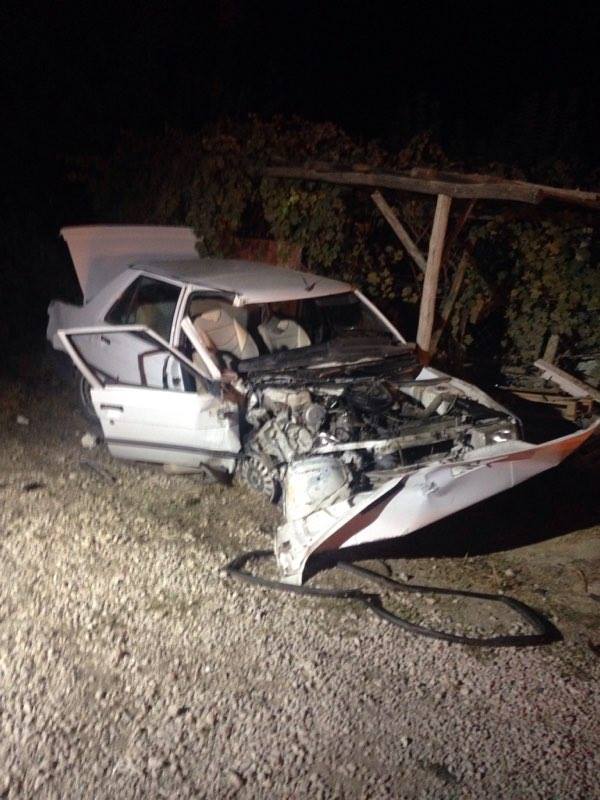 Otomobil Yoldan Çıktı: 2 Yaralı