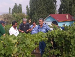 KONUK; ŞİMDİ BAĞDA BAHÇEDE ÇİFTÇİYE DESTEĞE GELDİK