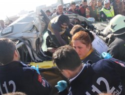 CAN PAZARININ YAŞANDIĞI KAZADA ANNE HAYATINI KAYBETTİ; 4 YARALI