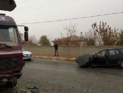 Kamyon İle Otomobil Çarpıştı: 1 Ölü, 1 Yaralı