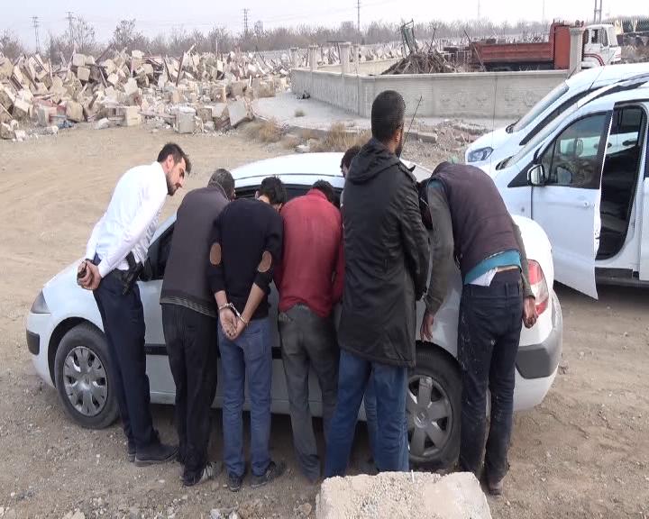 Polis Kepçe Operatörü Kılığına Girdi, Hırsızları Yakaladı