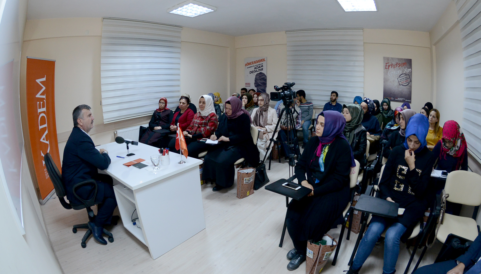 “Ailede Çözülmenin Önlenmesi İçin Erkeklerin Eğitilmesi Gerekiyor”