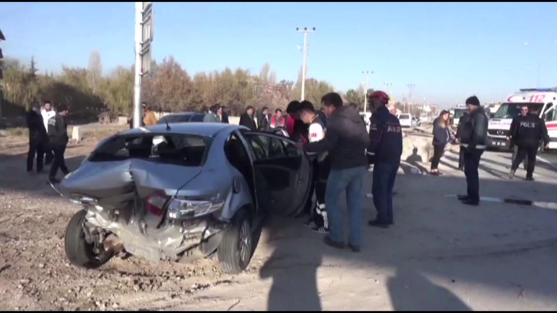 Otomobile Bir Başka Otomobil arkadan Çarptı ; 4 Yaralı