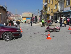 OTOMOBİL İLE ŞARJLI BİSİKLET ÇARPIŞTI: 1 YARALI