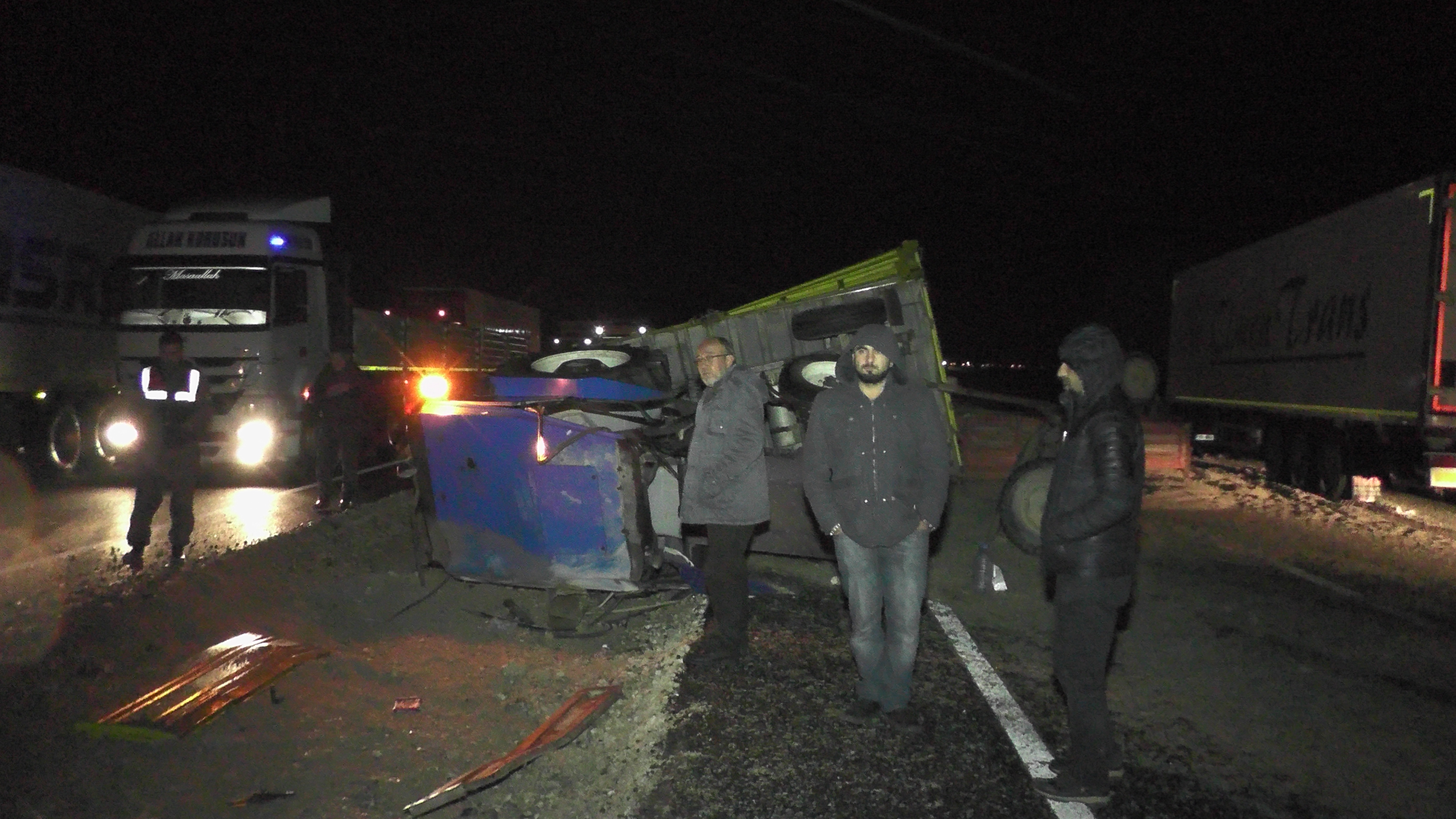 Ereğli'de Tır’ın Arkadan Çarptığı Traktör Parçalara Ayrıldı: 1 Yaralı