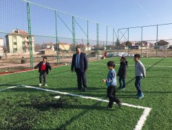 Gençlere Yeni Halı Sahalar