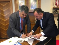 ÖZGÜVEN: DÜN OLDUĞU GİBİ BUGÜNDE İŞÇİLERİMİZİN YANINDAYIZ  İMZALAR ATILDI