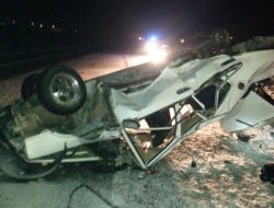 OTOMOBİL YOLDAN ÇIKTI: 3 YARALI