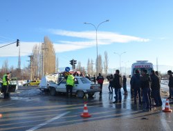 İki Otomobilin Çarpıştığı Kazada Can Pazarı Yaşandı 3 Yaralı