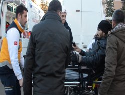 OTOMOBİL İLE MOTOSİKLET ÇARPIŞTI: 1 YARALI