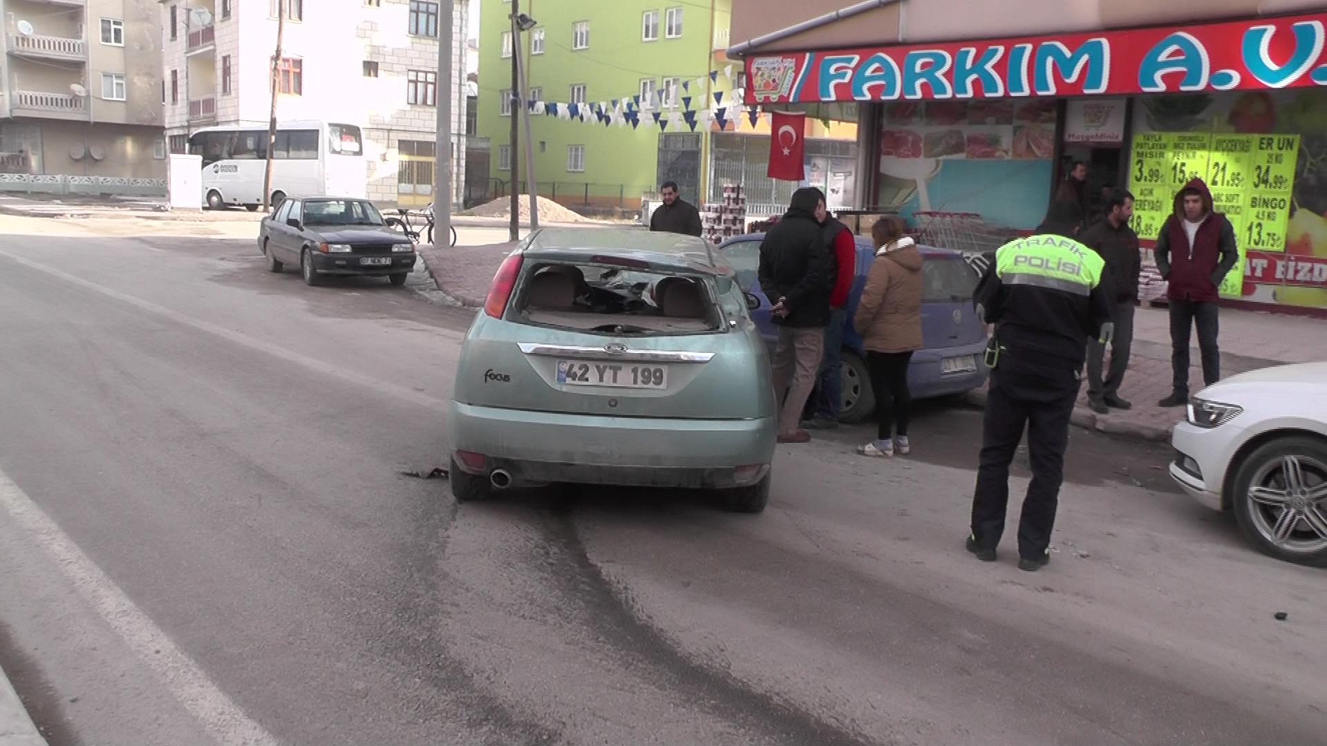 Fırtına da hasar gören otomobil, Park halindeki araçlara çarptı