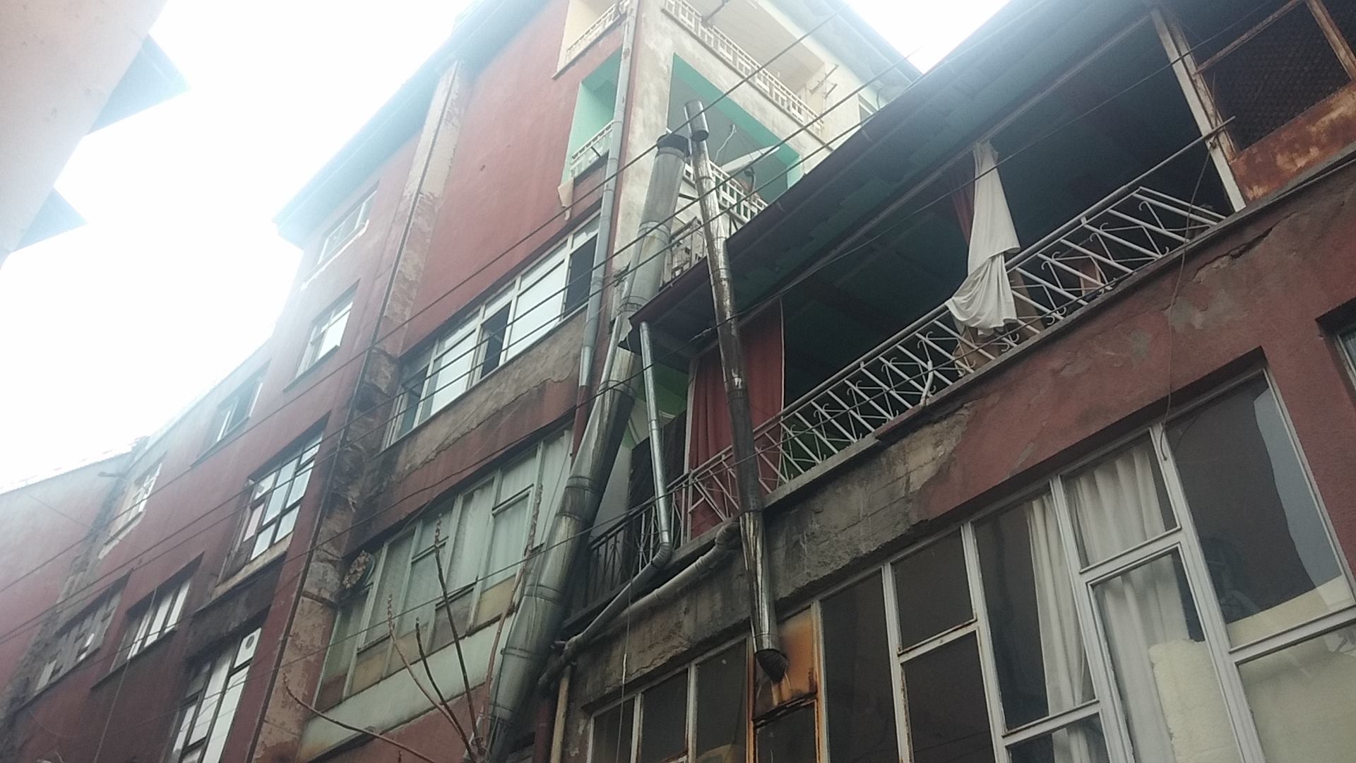 4. Kattan Düştü  Ayağa Kalktı Yürüdü