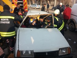 Otomobil İle Hafif Ticari Araç Çarpıştı: 5 Yaralı