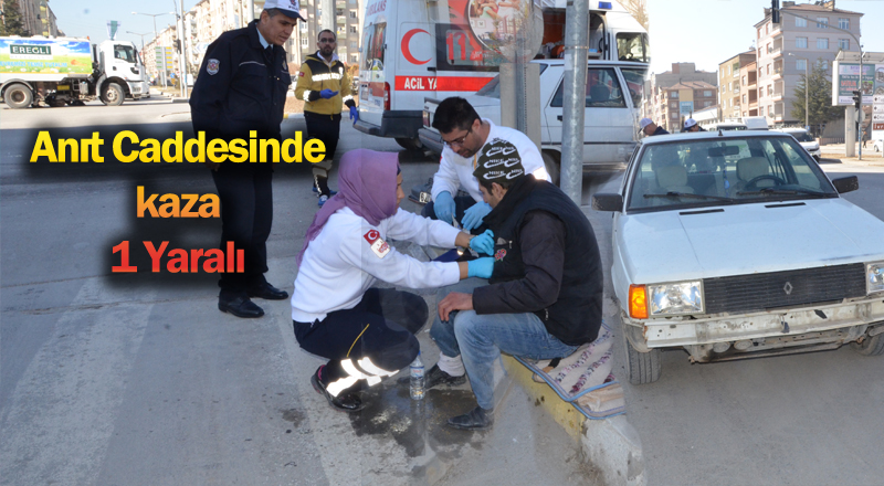 Motosiklet İle Ototmobil Çarpıştı: 1 Yaralı