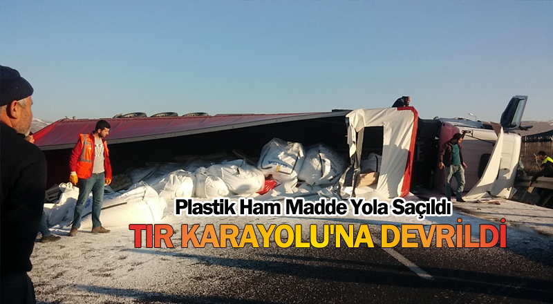 Kontrolden Çıkan Tır Karayolu'na Devrildi