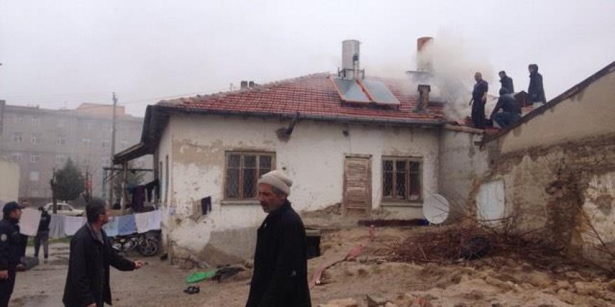 SURİYELİ AİLENİN KALDIĞI MÜSTAKİL EV'DE YANGIN