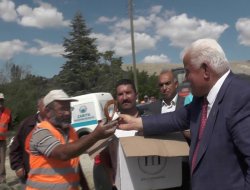 VARDAR’DAN İŞÇİLERE TATLI İKRAMI