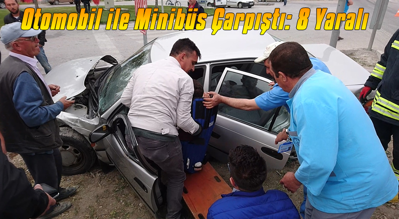 Otomobil ile Minibüs Çarpıştı: 8 Yaralı