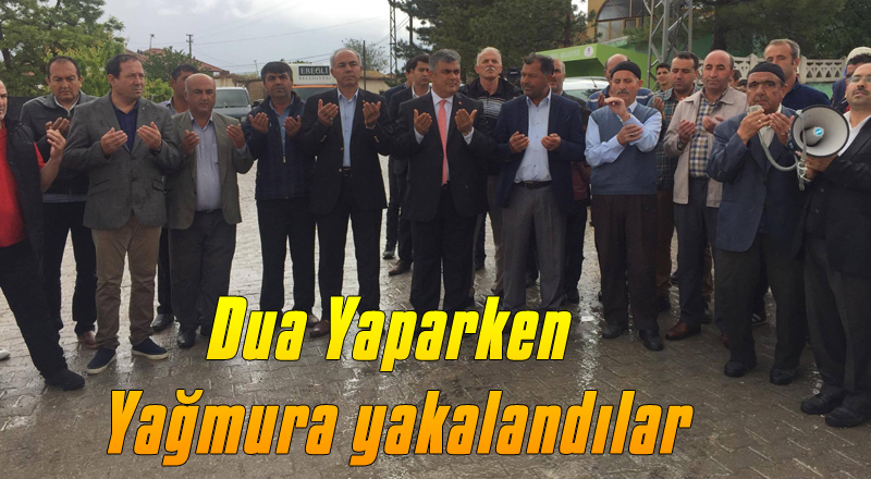 Dua Yaparken Yağmura yakalandı