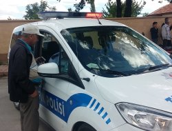 OTOMOBİL DİREĞE ÇARPTI