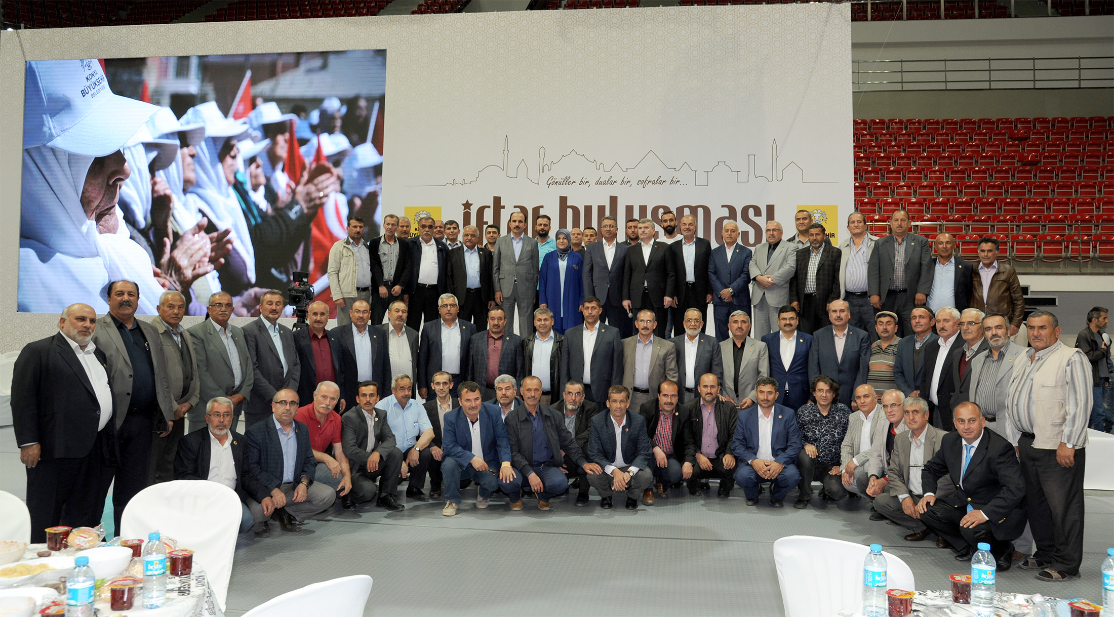 BAŞKAN AKYÜREK MUHTARLARLA İFTARDA BULUŞTU