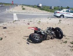 Motosiklet Traktör Römorkuna Çarptı 1 ölü 1 yaralı