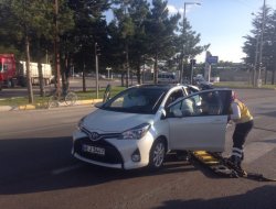 TIR OTOMOBİLE ARKADAN ÇARPTI: 1 YARALI