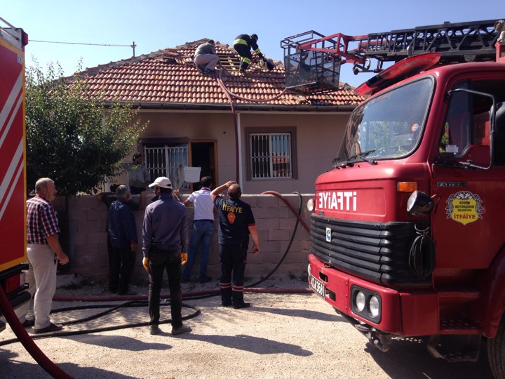 Müstakil evde yangın, 1 kişi dumandan zehirlendi