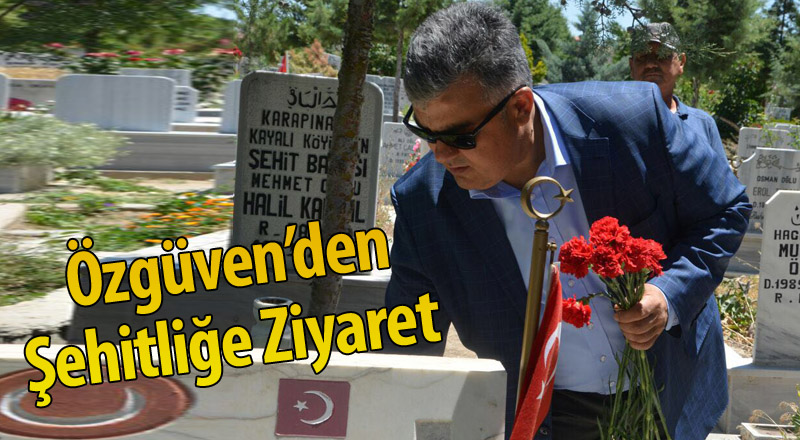 Özgüven Şehit Mezarlarını Ziyaret Etti, Karanfil Bıraktı