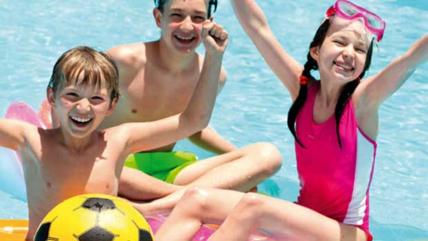 ÇOCUĞUNUZLA SAĞLIKLI BİR YAZ TATİLİ İÇİN 10 ALTIN KURAL