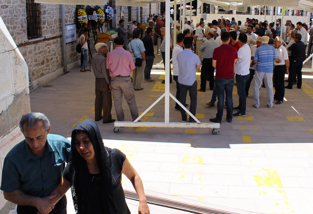 AYHAN AİLESİNİN ACI GÜNÜ