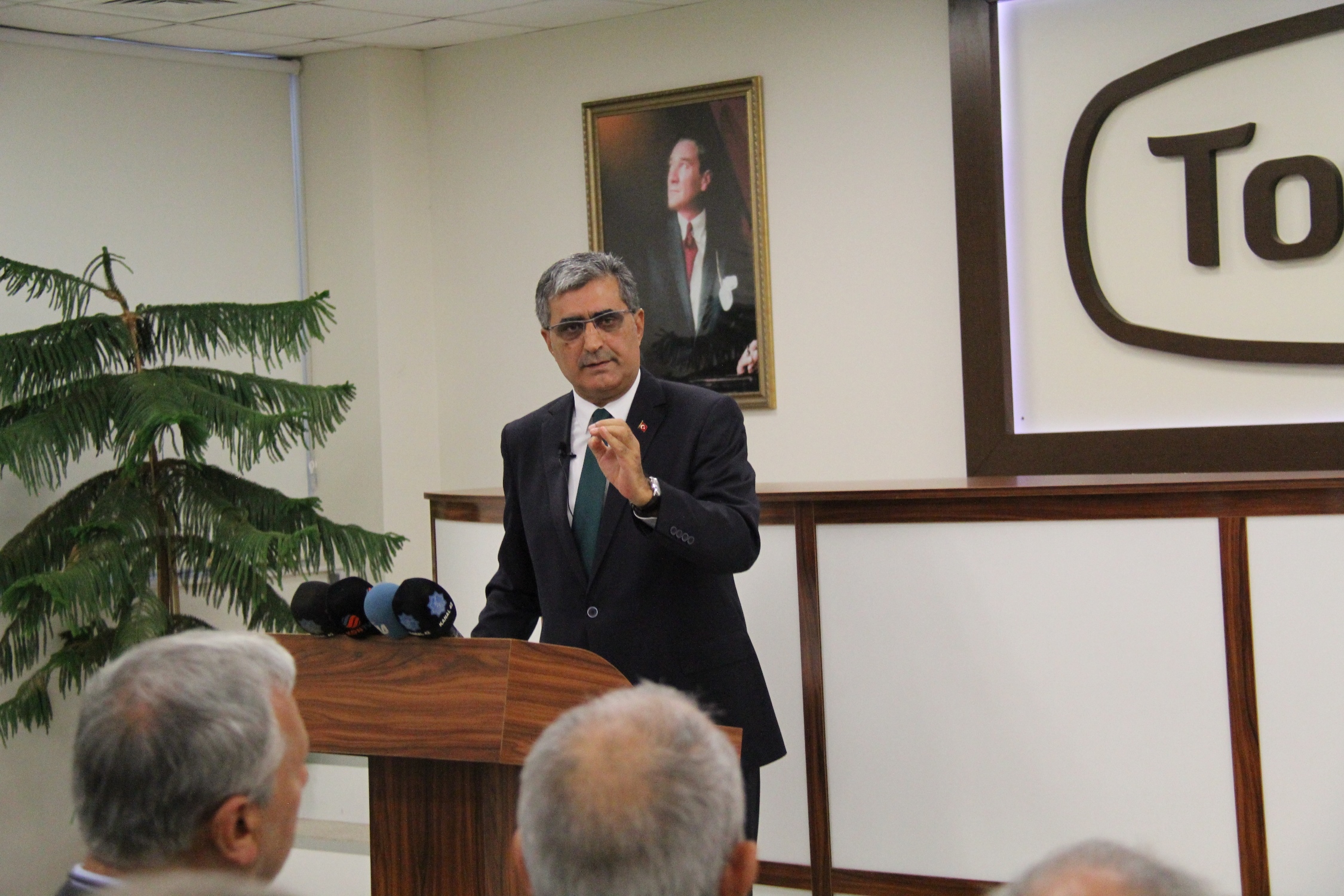 KONUK, BELİRSİZLİĞE NOKTAYI KOYDU, YOLA DEVAM DEDİ