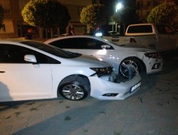 UĞUR MUMCU CADDESİNDE  3 ARAÇLI TRAFİK KAZASI