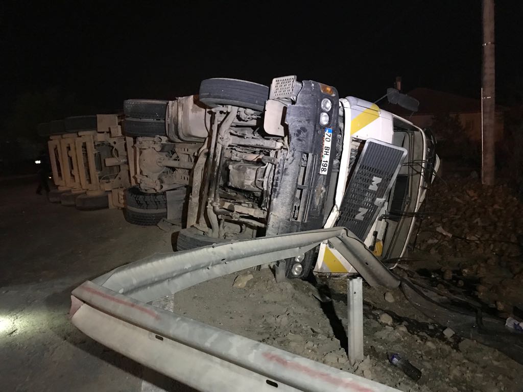 Pancar yüklü Tır devrildi; 1 yaralı