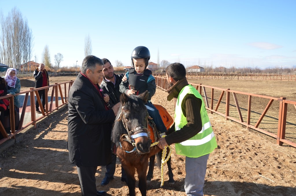 BAŞKAN ÖZGÜVEN’DEN 3 ARALIK DÜNYA ENGELLİLER GÜNÜ MESAJI